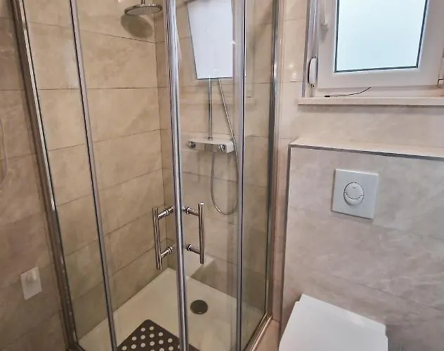 Klara * 特罗吉尔