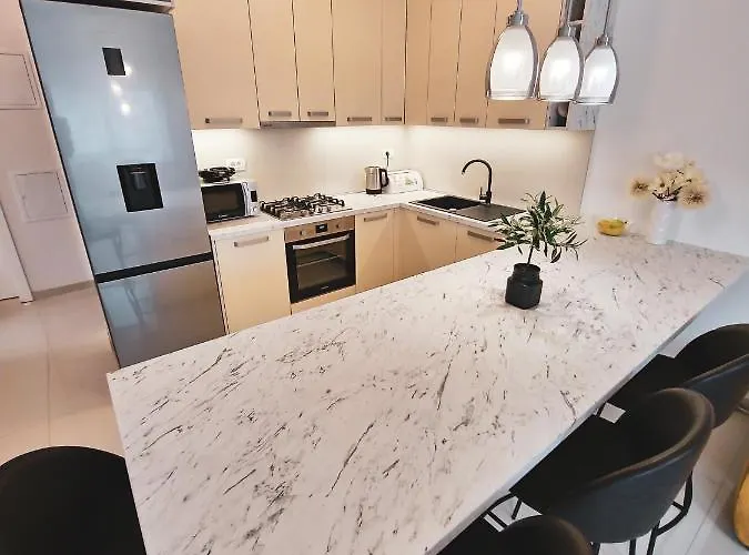 Klara * 特罗吉尔